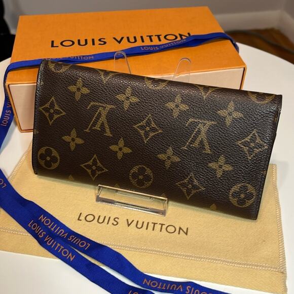 Louis Vuitton Monogram Josephine Wallet Chili Red EUC Retail $800 - Picture 2 of 15